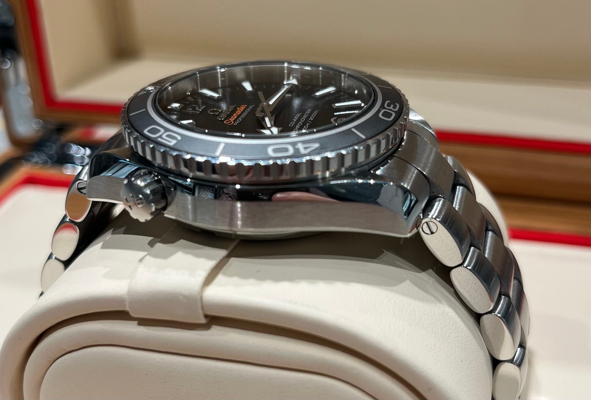 OMEGA Seamaster Planet Ocean